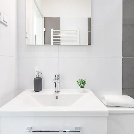 Absolute - New - Sunny 아파트 *