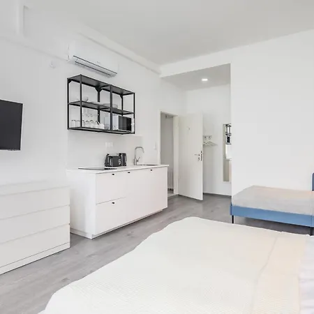 Absolute - New - Sunny 부다페스트